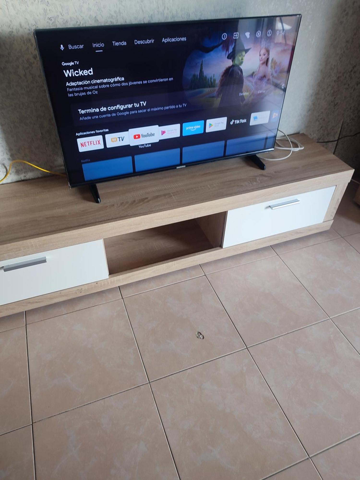 Joli à *